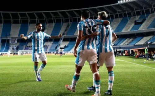 Eugenio Mena fue vital en la ida y dio la asistencia del único gol del partido. (Foto: Getty)