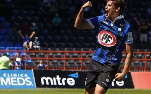 Merlo podría volver a Chile para vestir la camiseta de los Cruzados.
