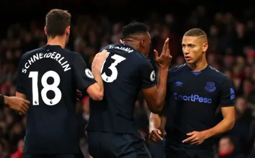 Yerry Mina y Richarlison son las figuras de un Everton que se mete en la pelea por el título. (Foto: Getty)