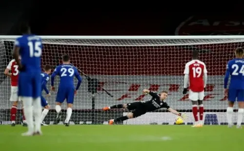 Leno tapó un penal en el final y evitó que el Chelsea se acercara a la remontada ante el Arsenal. Foto: Getty Images