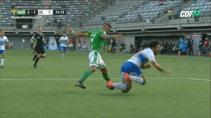 Universidad Católica pide penal ante Audax Italiano