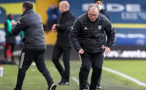 Marcelo Bielsa festejó con todo el último triunfo del Leeds ante el Burnley. (Foto: Getty)
