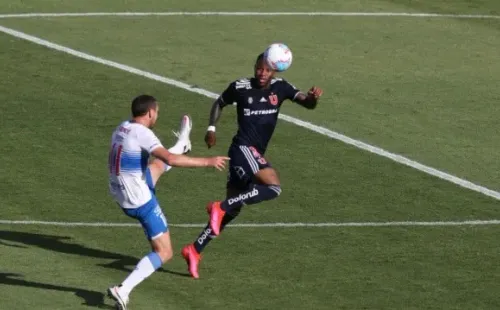 Universidad Católica suma tres empates al hilo en el Campeonato Nacional. Uno de ellos fue ante Universidad de Chile en el Clásico Universitario. Foto: Agencia Uno.
