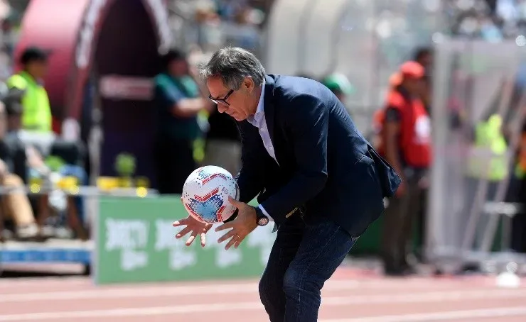 No pierdas la vista al juego, y sigue el siguiente análisis de quién es el favorito para ganar en San Carlos de Apoquindo entre Universidad Católica y Santiago Wanderers. | Foto: Agencia Uno.