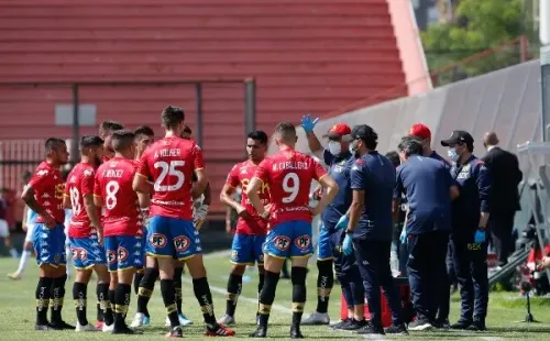 Ronald Fuentes y Unión Española quieren seguir en la pelea por el título. Foto: Agencia Uno