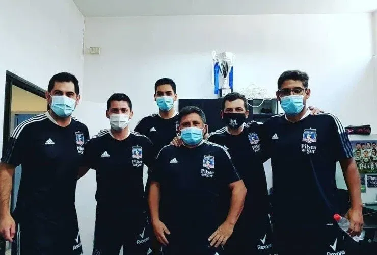 Nueva camiseta del cuerpo técnico de Colo Colo