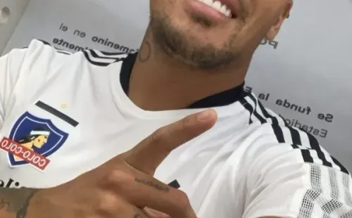 Nueva camiseta de entrenamientos de Colo Colo