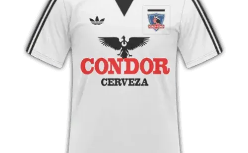 Así era la camiseta de Colo Colo con el auspicio de Cóndor. Foto: Archivo