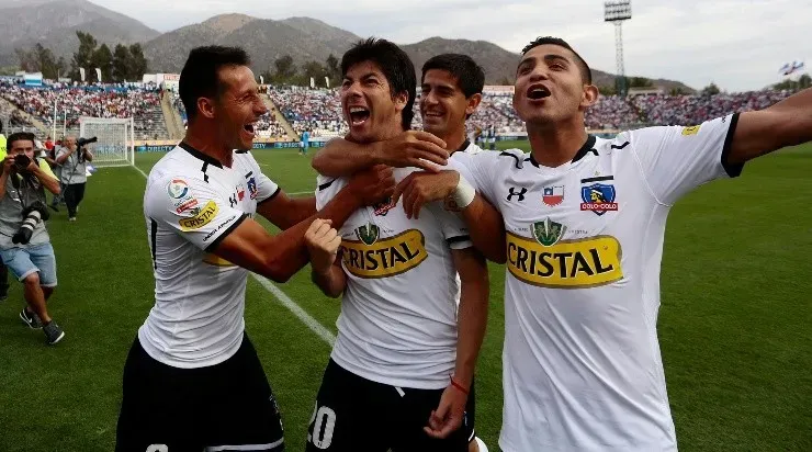 Cristal acompañó a Colo Colo durante 21 años. Ahora Pilsen del Sur tomará su lugar como la cerveza del cacique. Foto: Agencia Uno