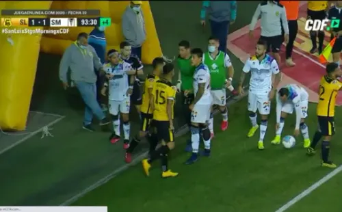 Al Laucha Arias le dan en la canillera.