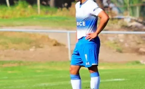 Alexander Aravena vistiendo los colores de la UC en las juveniles. Foto: Instagram