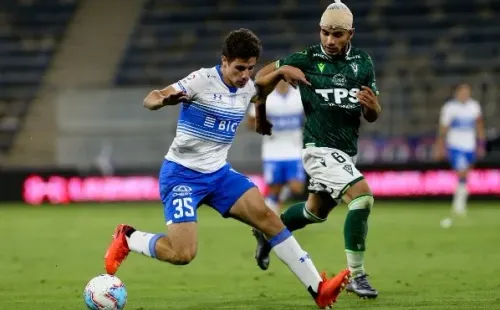 Clemente Montes ya brilla en el fútbol chileno y se gana un lugar en el esquema de la UC. Foto: Agencia Uno