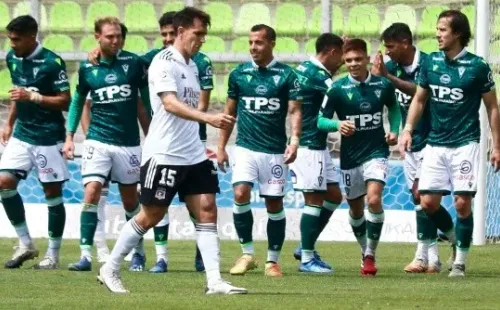 Colo Colo se hunde en el fondo y reclamó contra el arbitraje. Pese a ello, en la cancha sus jugadores no ven una. Foto: Agencia Uno
