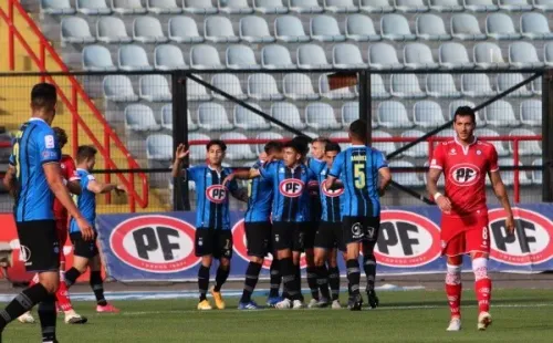 Huachipato bajó a Unión La Calera y lo alejó del liderato de la UC. Foto: Agencia Uno