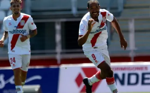 Curicó derrotó a Antofagasta y es candidato fuerte a quedarse con el Chile 4. Foto: Agencia Uno.