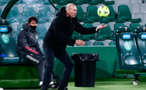 Zidane no está contagiado de coronavirus y podrá dirigir al Real Madrid ante el Osasuna. Foto: Getty Images