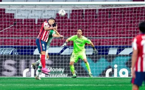 Luis Suarez and Claudio Bravo during La Liga match between Atletico de Madrid and Real Betis at Wanda Metropolitano on October 18, 2020 in Madrid, Spain . (Photo by Ruben de la Fuente Perez/NurPhoto)-Not Released (NR) Editorial Use Only