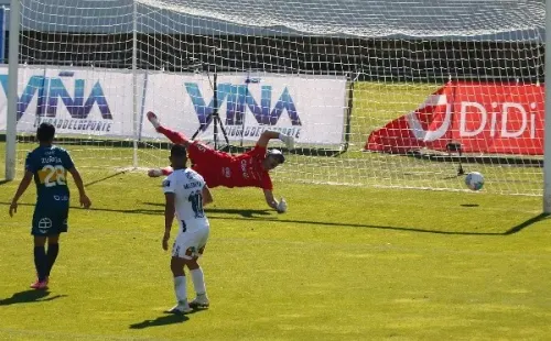 Los albos igualaron en el último partido con Everton de visita, con gol de Marcos Bolados, uno que no estará en el Monumental. (Foto: Agencia UNO)