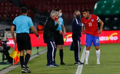 Solo falta la firma para que Reinaldo Rueda deje de ser el técnico de la selección chilena. Foto: Agencia Uno