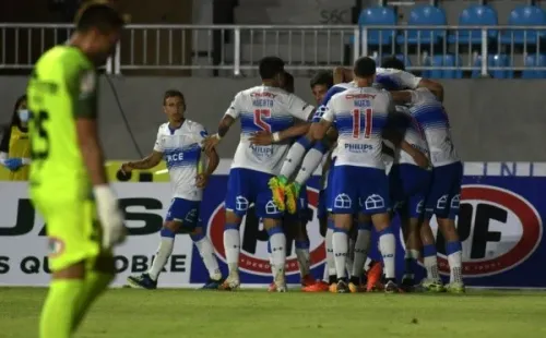 Los iquiqueños se esforzaron, pero no pudieron ante Católica en el norte. Foto: Agencia Uno.