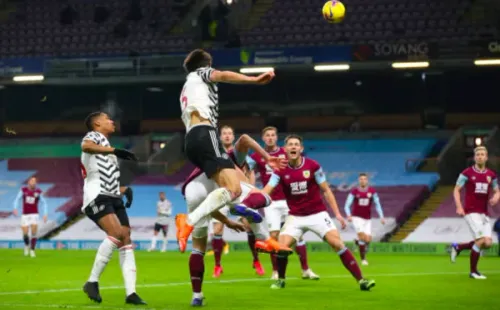 Maguire anotó el primer gol, pero el VAR se lo negó por una extraña falta. Foto: Getty Images
