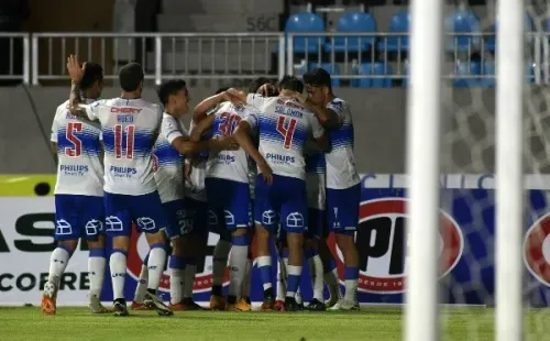 Valencia le dio los tres puntos a la UC ante Iquique.