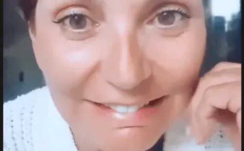Fran García-Huidobro al darse cuenta de que perdió seguidores en Instagram por sus respuestas sobre Dios y el aborto.