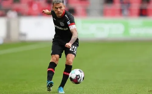Aránguiz jugó 10 minutos en la goleada del Leverkusen ante Frankfurt.