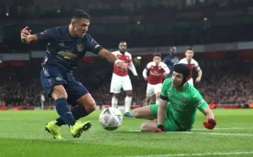 LONDON, ENGLAND - JANUARY 25: Alexis Sanchez of Man Utd beats Arsenal goalkeeper Petr Cech to score the opening goal during the FA Cup Fourth Round match between Arsenal and Manchester United at Emirates Stadium on January 25, 2019 in London, United Kingdom. (Photo by Charlotte Wilson/Offside/Getty Images)-Not Released (NR) EDITORIAL USE ONLY. No use with unauthorized audio, video, data, fixture lists, club/league logos or 'live' services. Online in-match use limited to 120 images, no video emulation. No use in betting, games or single club/league/player pu