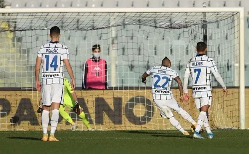 En el duelo por copa contra la Fiorentina, Alexis Sánchez recibió la falta que Arturo Vidal convirtió en gol. (Foto: Getty)