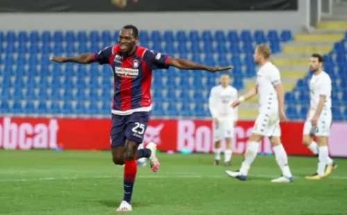 Simy anotó un doblete para la goleada del Crotone ante Benevento. Foto: Getty Images