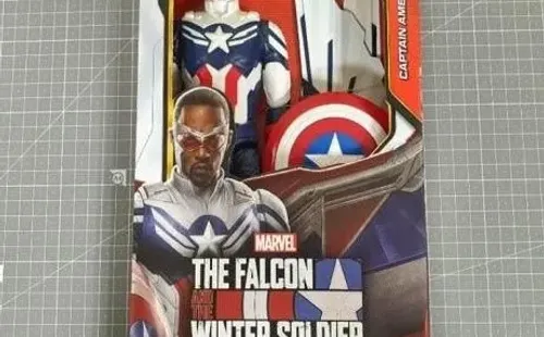 El look de Sam Wilson como el Capitán América para “The Falcon and The Winter Soldier”, según la figura de Hasbro.(1)