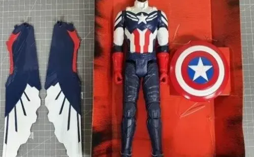 El look de Sam Wilson como el Capitán América para “The Falcon and The Winter Soldier”, según la figura de Hasbro.(2)