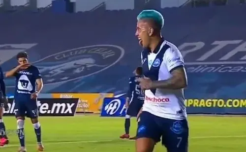 El chileno puso el 2-1 desde los doce pasos.