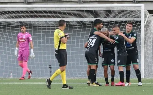 Byron Bustamante anotó un golazo ante Deportes Melipilla por la liguilla del ascenso. Foto: Agencia Uno