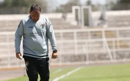 José Luis Sierra es la revelación de la segunda rueda y con Palestino pasó de pelear el descenso a un cupo a Libertadores. (Foto: Agencia UNO)