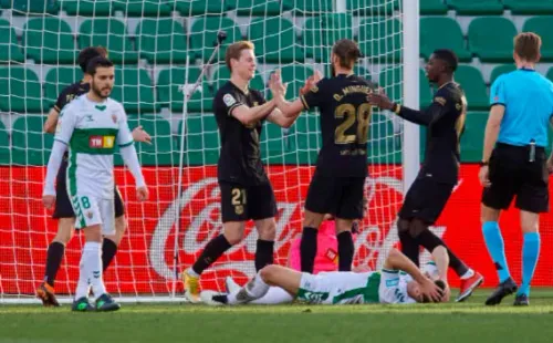 Frenkie de Jong anotó la apertura de la cuenta tras un error de Diego González. Foto: Getty Images