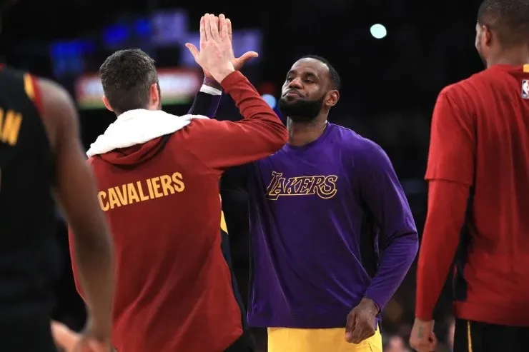 LeBron James se enfrentará nuevamente contra sus ex compañeros. (Foto: Getty Images)