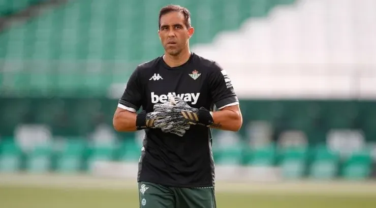 Claudio Bravo no podrá estar presente en el duelo frente a su ex equipo por Copa del Rey. (Foto: Getty Images)
