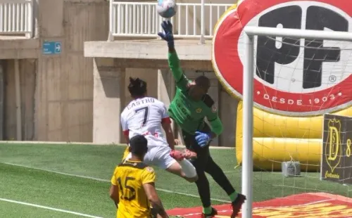 Omar Carabalí se ilusiona con pelear la portería de Colo Colo la próxima temporada. Foto: Agencia Uno