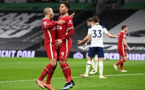 El tridente ofensivo del Liveerpool volvió a aparecer. Roberto Firmino y Sadio Mané anotaron para los Reds, mientras que Salah fue constante peligro. (Foto: Getty)