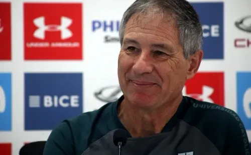 Holan suena como uno de los candidatos para asumir en La Roja.