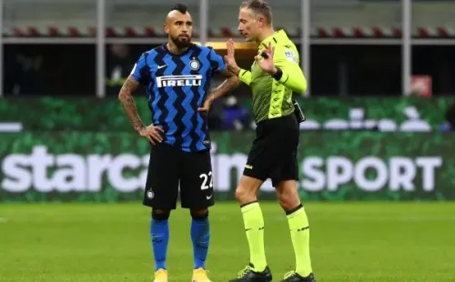 Arturo Vidal no estará en la revancha luego de quedar suspendido por tarjetas amarillas, mismo caso que el de Alexis Sánchez. (Foto: Getty)
