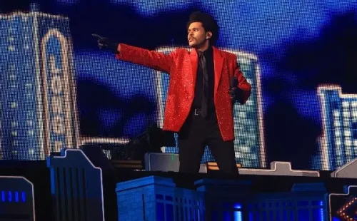 The Weeknd durante su presentación en el Super Bowl. (Foto: Getty Images)