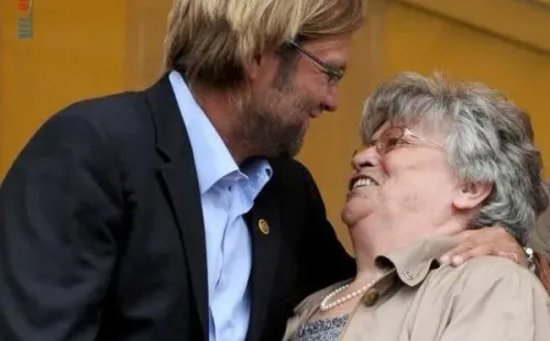 Klopp visitaba frecuentemente a su madre en Stuttgart.