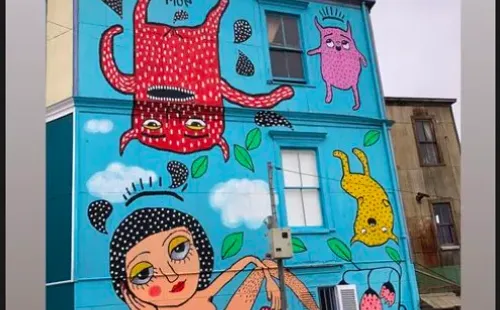 La “telenovela” de irónico relato que compartió Mon Laferte en su Instagram, por la polémica que generó su mural en Valparaíso.(1)