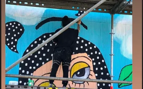 La “telenovela” de irónico relato que compartió Mon Laferte en su Instagram, por la polémica que generó su mural en Valparaíso.(5)