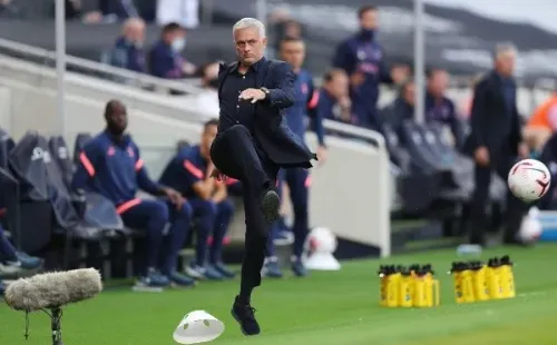 Mou quedó fuera de la FA Cup y sufre en la Premier League.