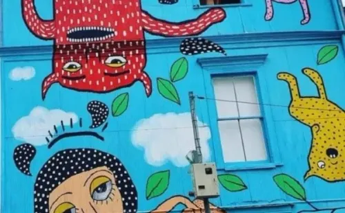 Mural vandalizado de Mon Laferte.