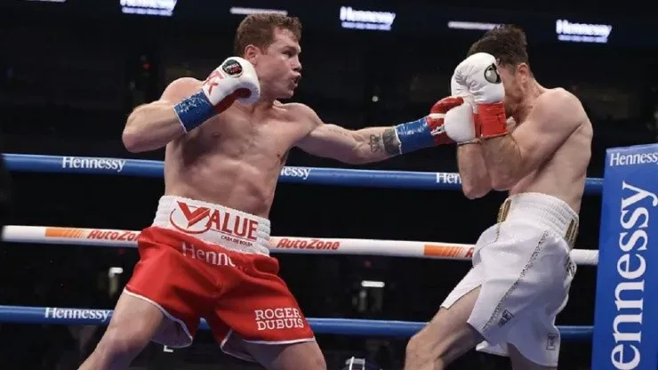 Canelo Álvarez viene de vencer por decisión unánime al británico Callum Smith. (Archivo)